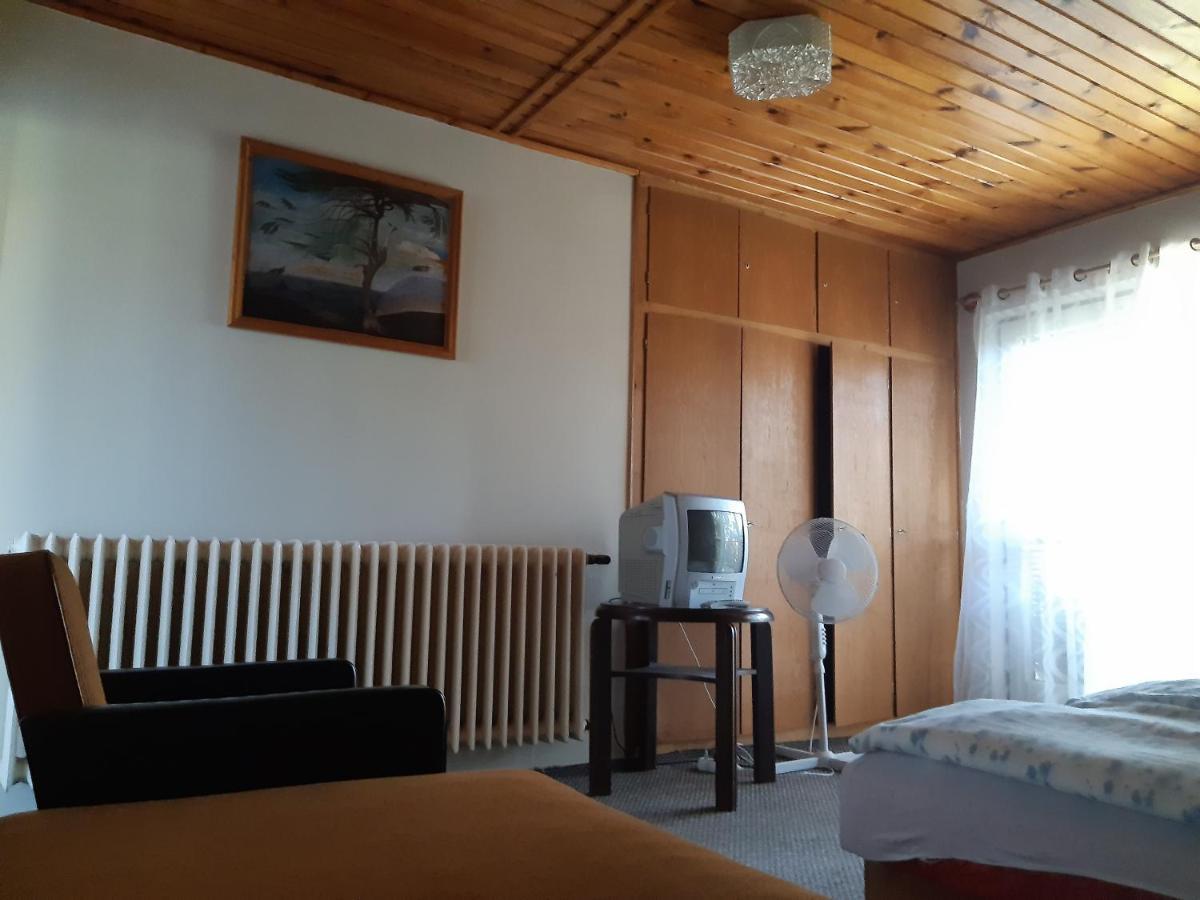 ホテル Toldi Apartman ケストヘイ エクステリア 写真