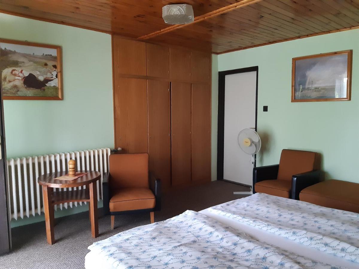 ホテル Toldi Apartman ケストヘイ エクステリア 写真